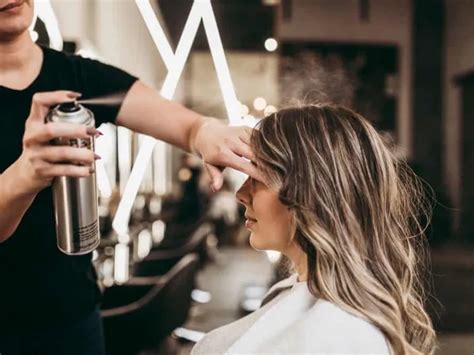 7 Rekomendasi Hair Spray Terbaik, Rambut Rapi dan Badai .